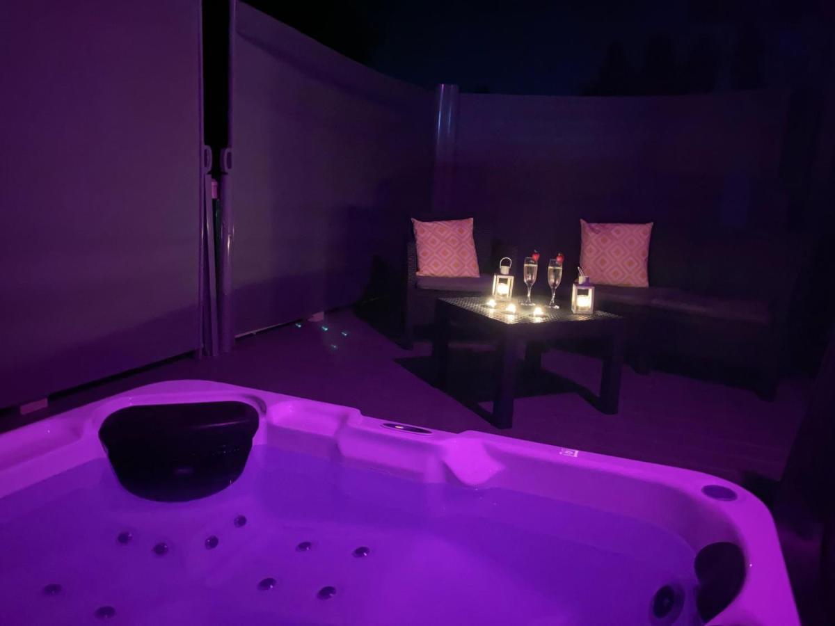 The Yorkshire Burrow Lodge With Hot Tub Exteriör bild