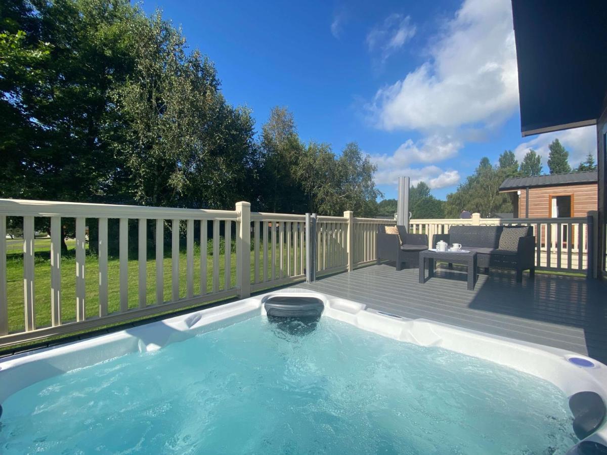 The Yorkshire Burrow Lodge With Hot Tub Exteriör bild
