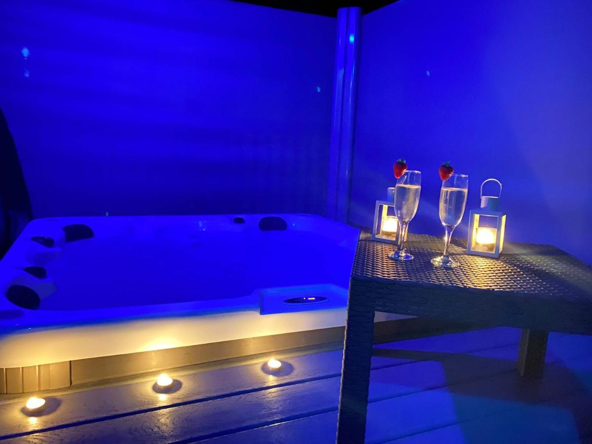 The Yorkshire Burrow Lodge With Hot Tub Exteriör bild